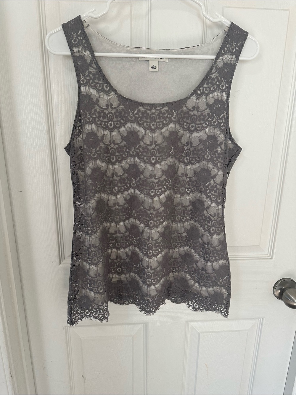 Banana Republic Gray Lace Scoop Neck Camisole Women’s Size Small